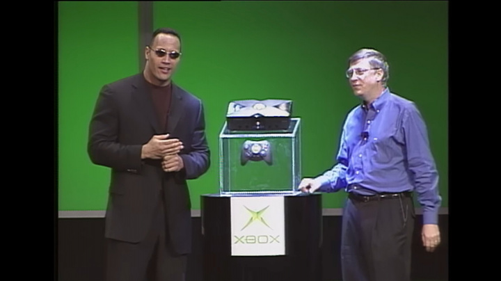 Dwayne „The Rock“ Johnson s Billem Gatesem před 19 lety představili první Xbox