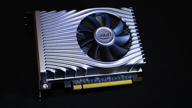 Intel nové procesory Comet Lake-S neoznámil. Místo toho ale ukázal svou grafiku DG1 do desktopu (CES 2020)