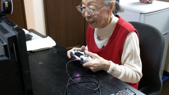 90letá japonská babička je nejstarší herní streamerkou. Miluje GTA V