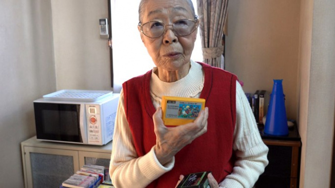 Hamako Mori Gaming Grandma