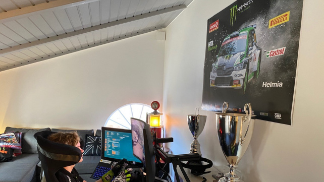 ŠKODA opět přitáhla tisíce lidí do svého esportového rallye závodu!