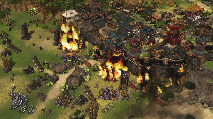 Ve strategii Stronghold: Warlords dobudete asijské hrady. Třeba v kooperaci