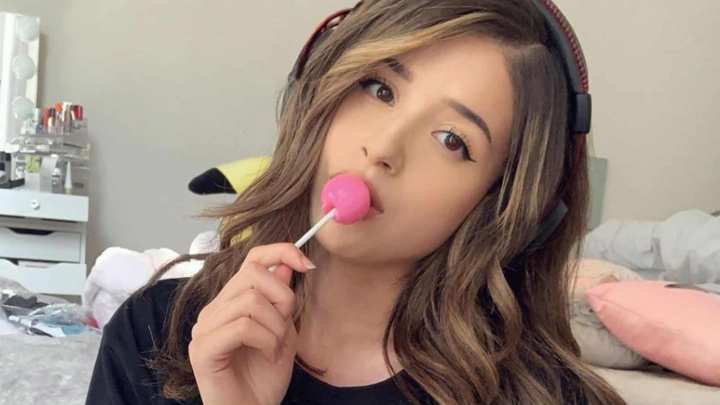 Divák se soudí s Twitchem o 600 milionů kvůli „sexuálně sugestivním“ streamerkám