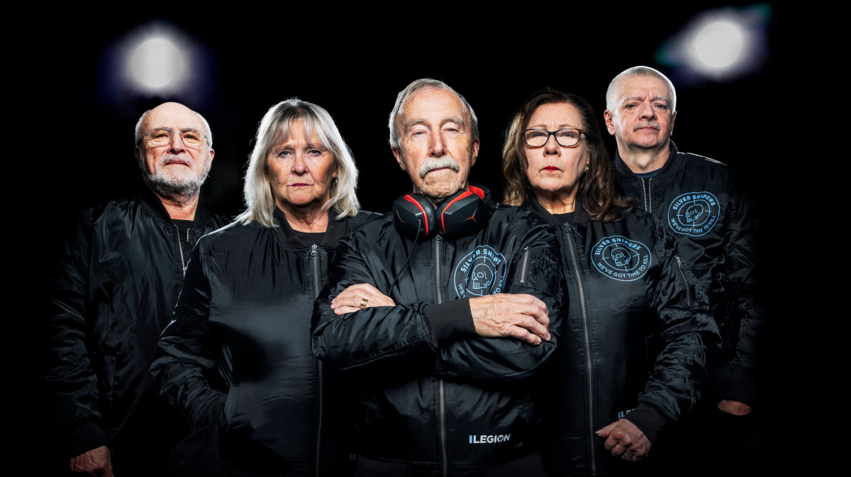 "Je mi 78 a nakopu vám zadek v Counter-Striku!" - DieHardBirdie