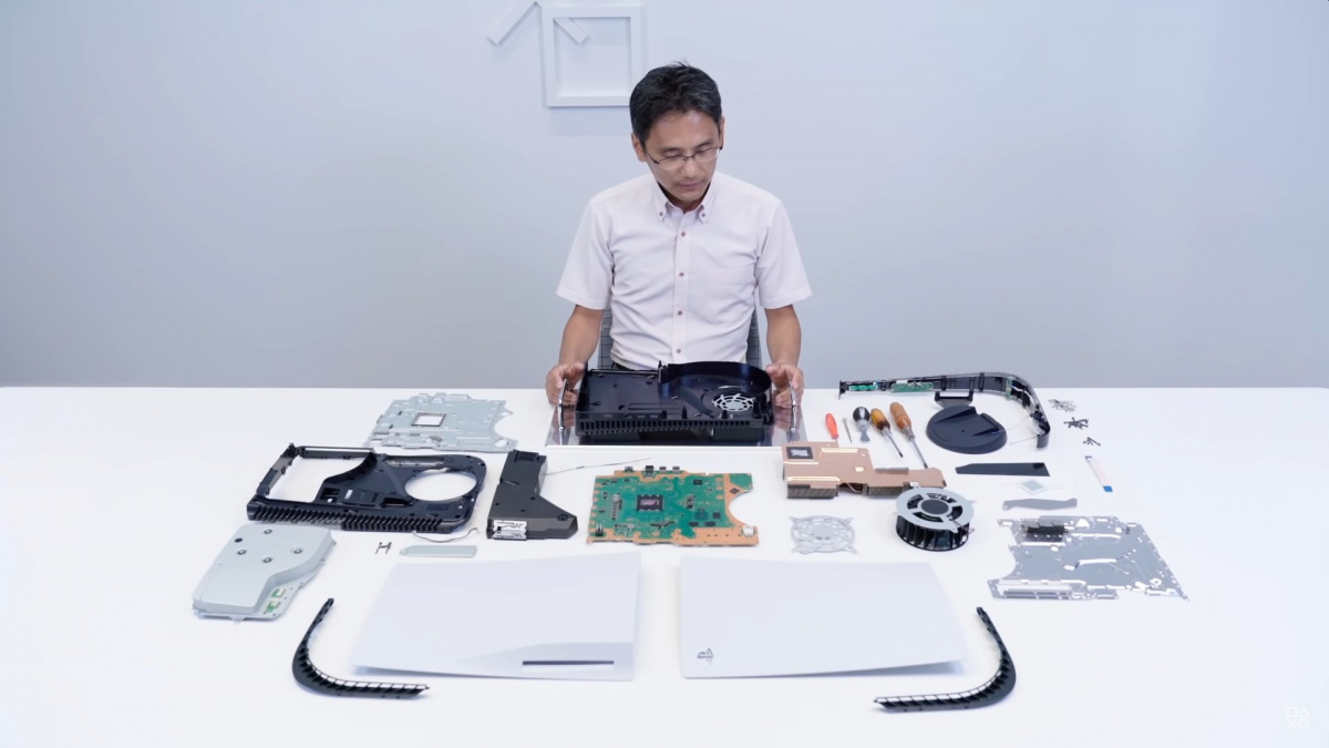 Oficiální rozborka PlayStation 5 je tady. Jak vypadá chlazení?