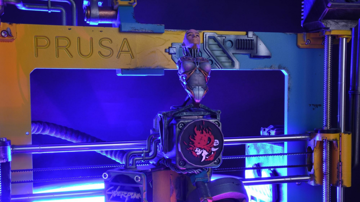 Česká firma Prusa Reserach ohákla svou 3D tiskárnu do slušivého Cyberpunku 2077. Můžete i vy