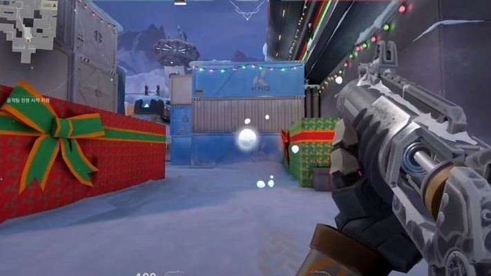 Koulovačka ve Valorantu? Vánoční mód je tady!