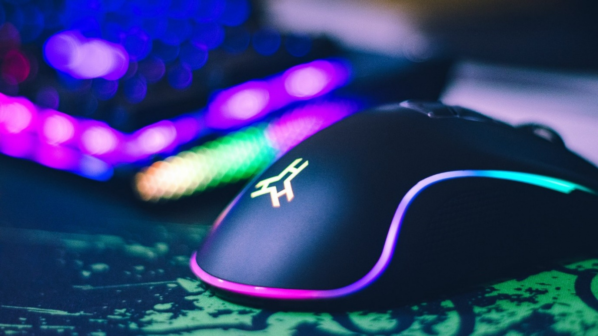 3 herní myši, které by vám neměly utéct