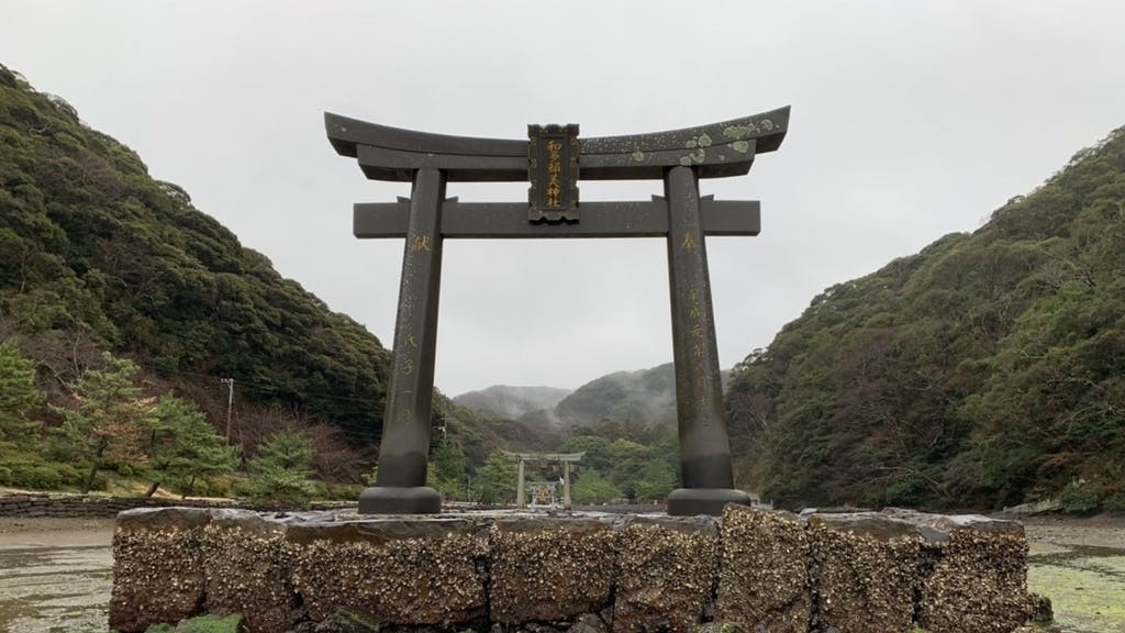 Hráči Ghost of Tsushima napomohli rekonstrukci skutečné brány torii v Cušimě