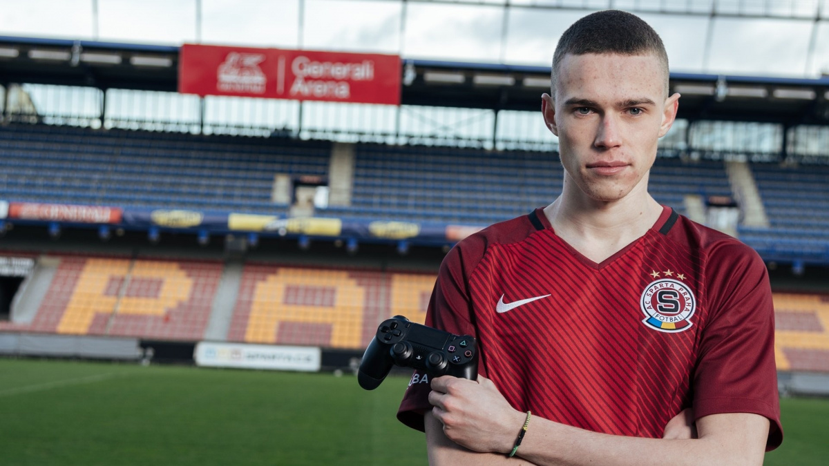 Šlape na paty nejlepším světovým hráčům FIFA, Emerickson opět trhá rekordy