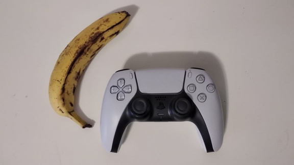 Sony si patentovala banán jako gamepad pro PlayStation. Ne, není to vtip