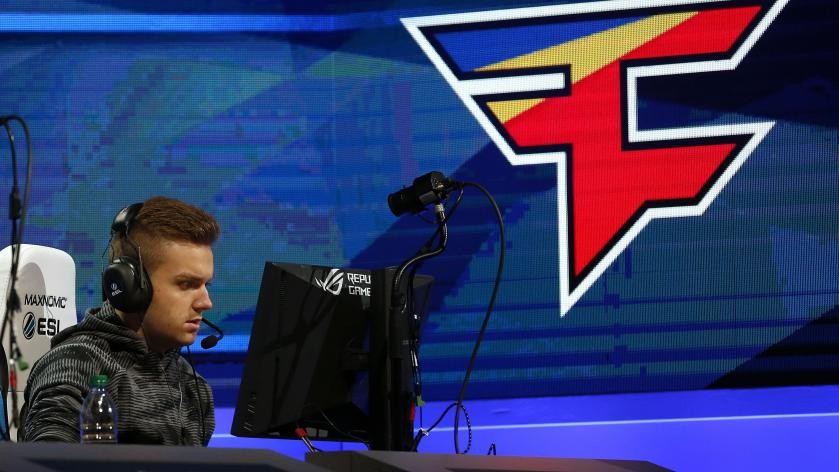 V živém vysílání použil antisemitistickou nadávku, s esportem se může rozloučit