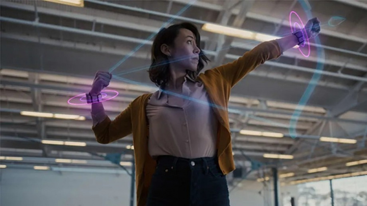 Facebook představil nové náramky na ovládání augmentované reality