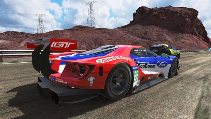Vyšly mobilní závody Project CARS Go