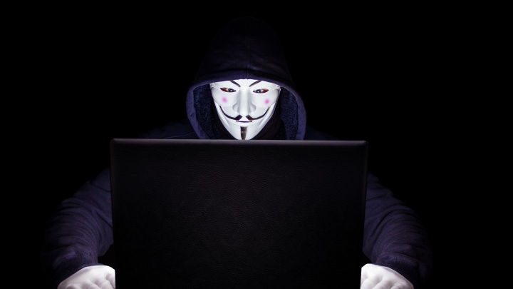 Vývojáři ignorovali stížnosti hráčů, ti se rozhodli pomstít a hackli celou hru