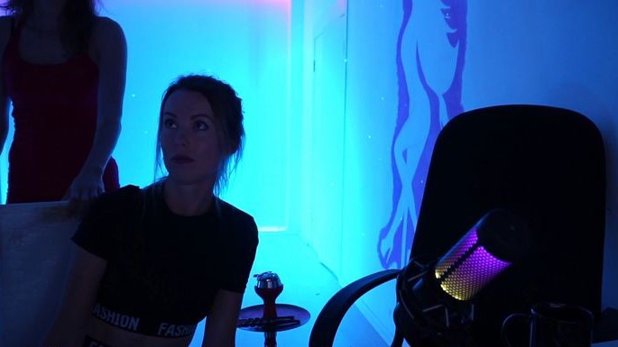 Napadení v přímém přenosu: ruské streamerce se do bytu vloupal soused