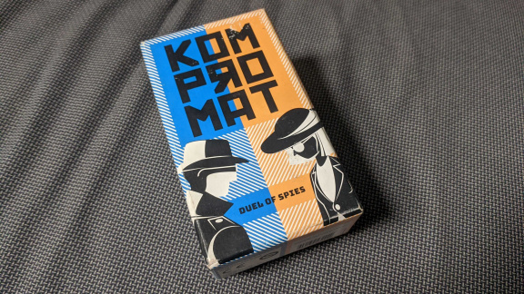 Deskovka Kompromat – recenze skvělého hazardu pro dva