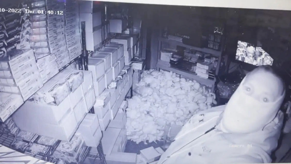 Loupež jako z filmu. Neznámý pachatel ukradl kartičky Pokémon za pět milionů