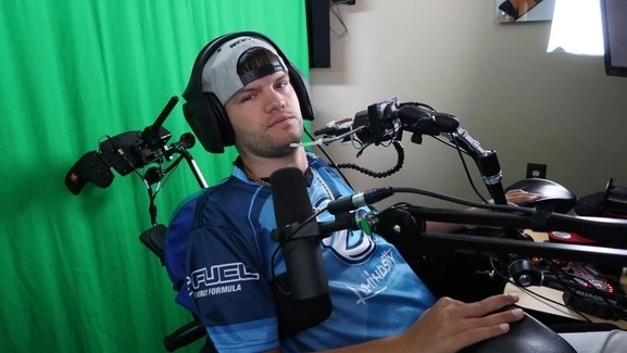 Ochrnutý streamer RockyNoHands dosáhnul ranku Diamond 3 v Apex Legends