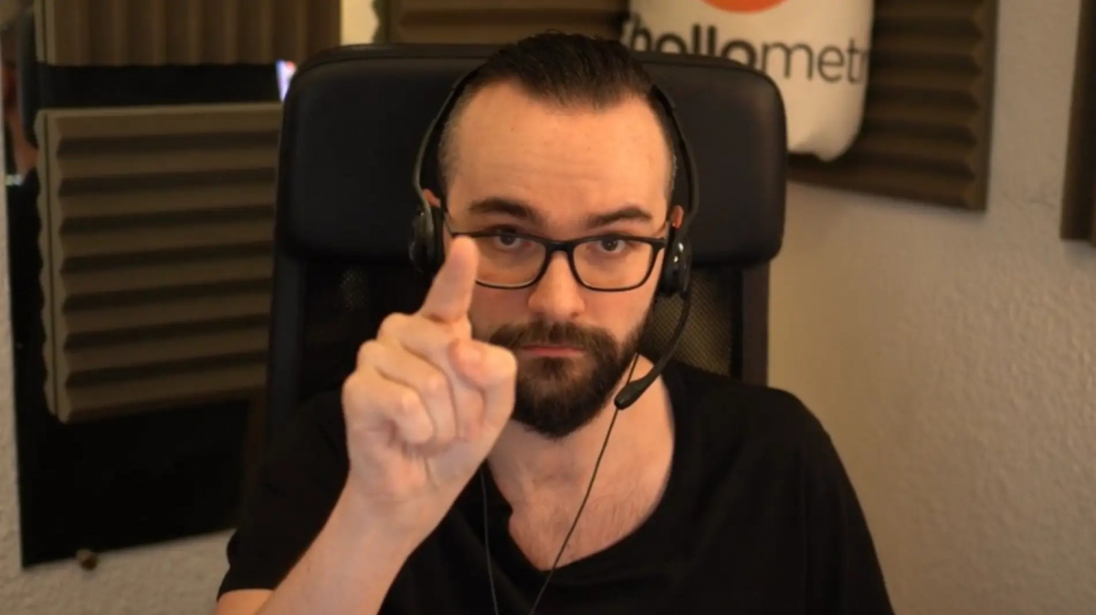 Streamer omylem odhalil trapné tajemství. Má sekundární účet na Twitteru, kde se hádá s diváky