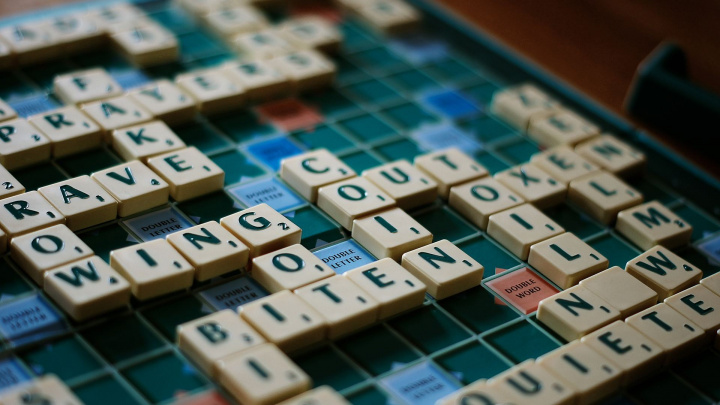 Legendární Scrabble si můžete nově zahrát i online. Zdarma a bez registrace
