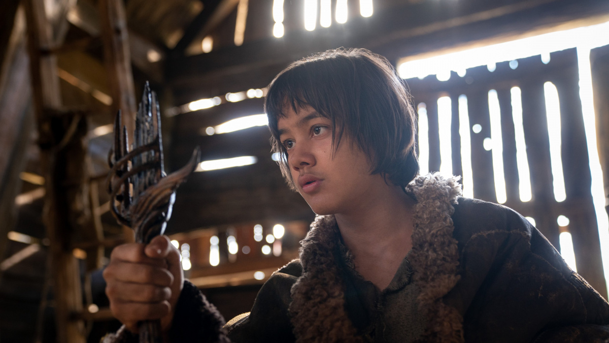 Další novinky ze seriálu Pán prstenů od Amazonu. Je Theo budoucí Nazgûl?