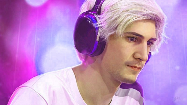 Streamer xQc si stěžuje na dvojí metr. Ukazování hazardu prý u jiných nevadí