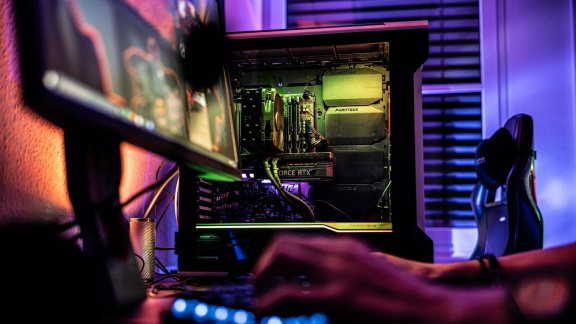 Navrhujeme herní počítač na léto. PC sestava do 30 000 Kč, levnější varianta i high-end pro 4K