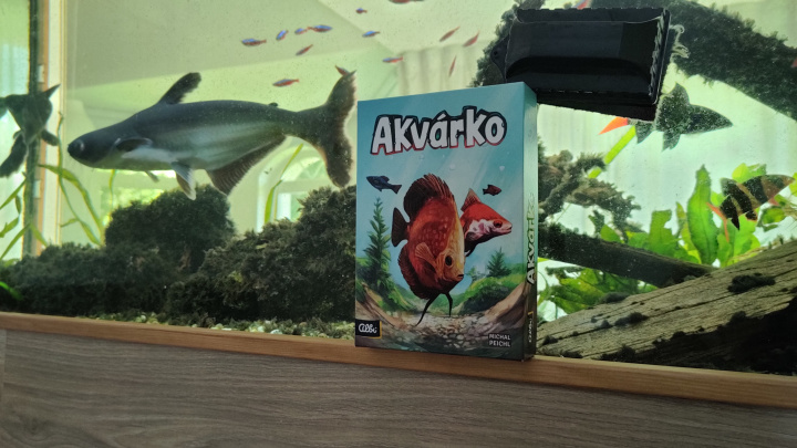 Deskovka Akvárko – recenze příjemné české draftovačky s rybkami