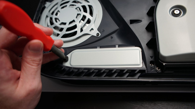Montáž disku do PS5