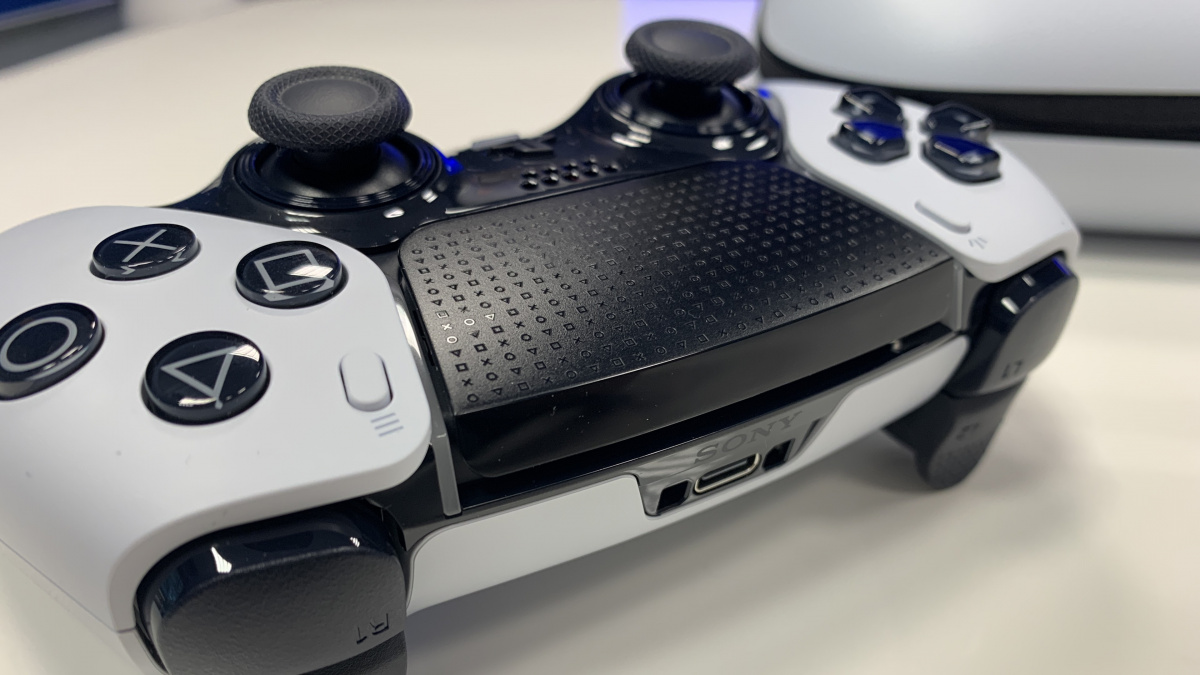 Sony možná chystá novou verzi ovladače DualSense