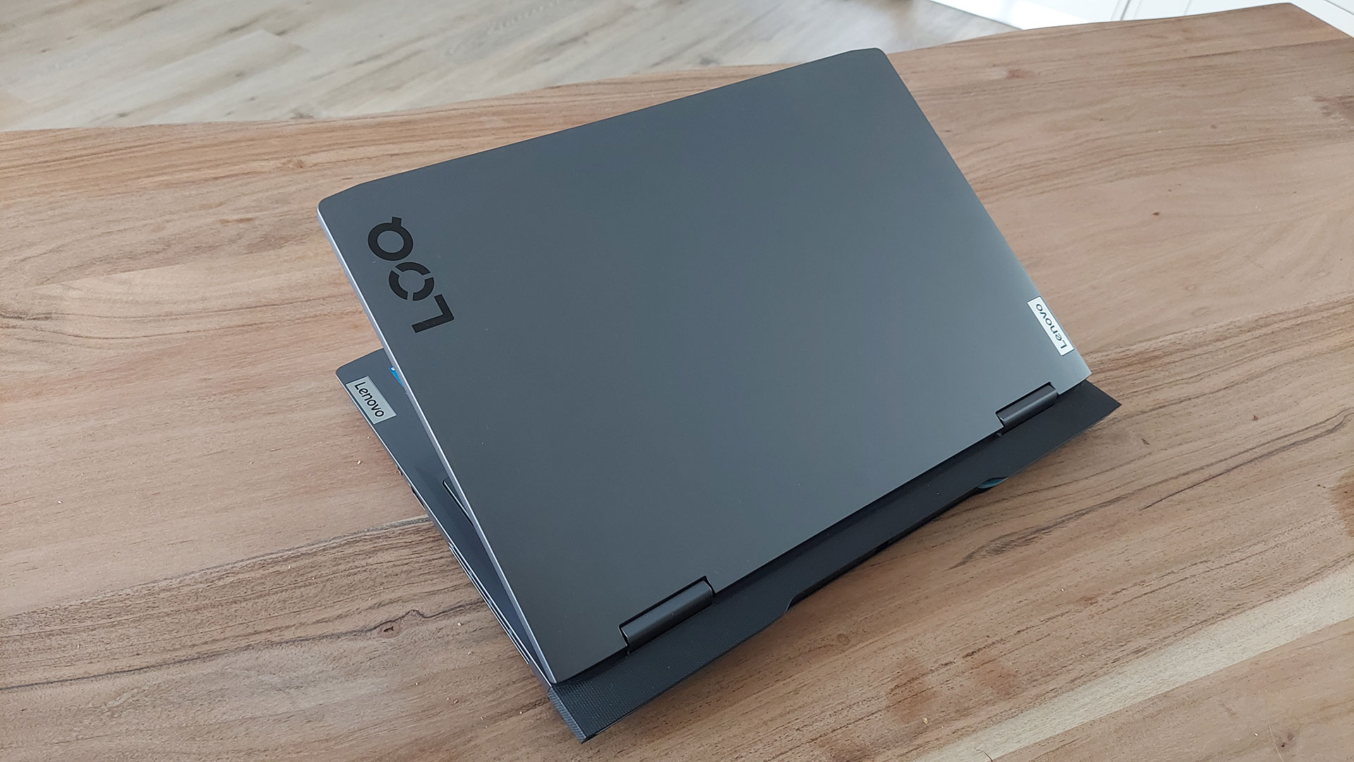 enovo-loq-15