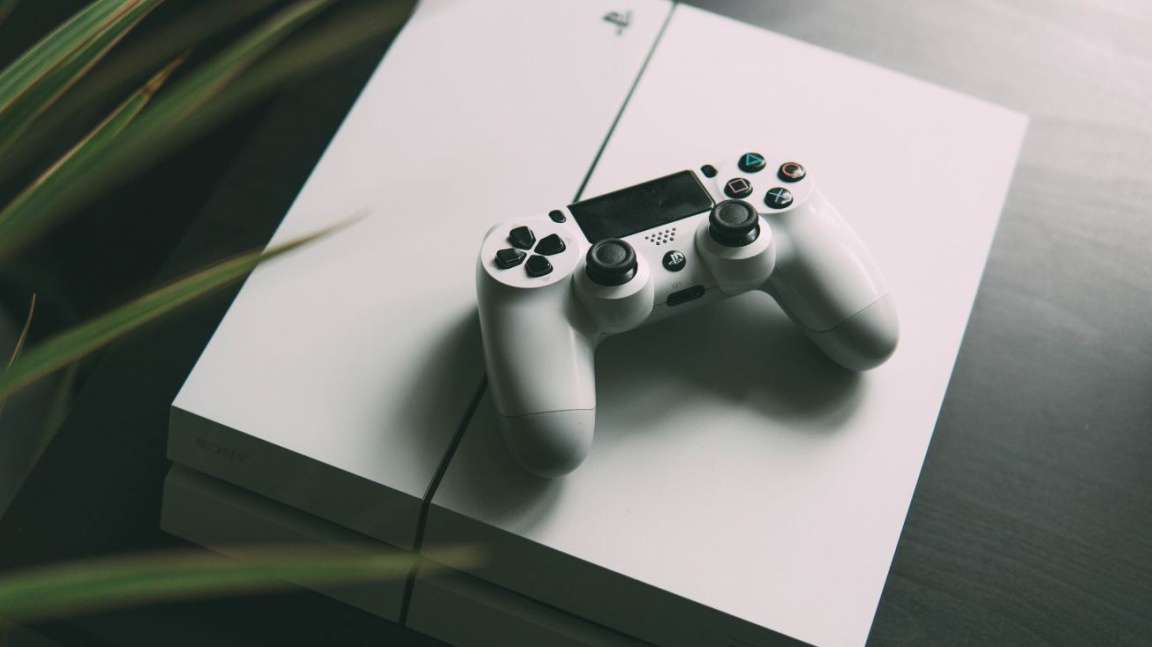 PlayStation 4 Pro je extrémně výhodný. Pořídíte ho už za 5 290 Kči