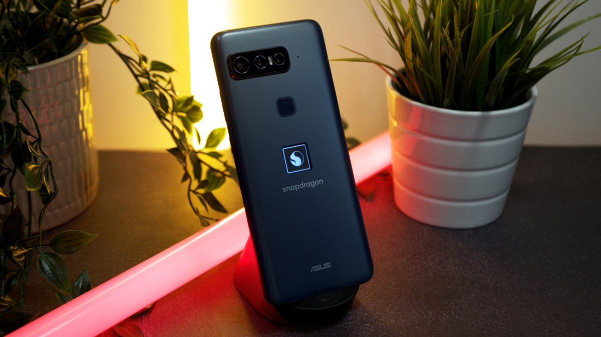 Nejlevnější smartphone pro hráče. Unikátní Asus má brutální výkon i skvělou cenu