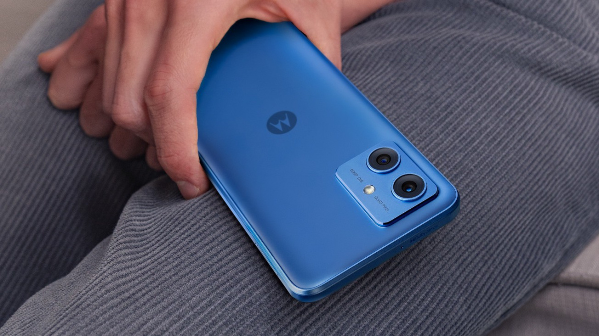 Motorola za 5 tisíc je hit Black Friday. Má obří výdrž baterie i 12GB RAM