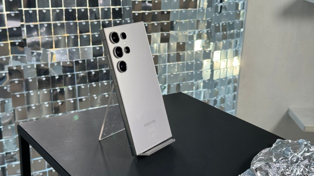 Nejlepší Samsungy nejlevněji v Česku. Řada Galaxy S24 startuje na absurdních 12 490 Kč