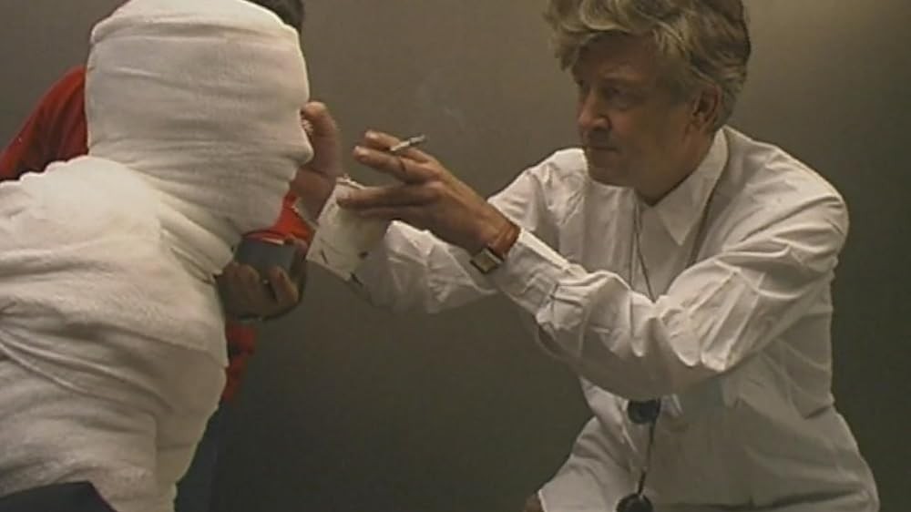 David Lynch a jeho bizarní vize pro PlayStation 2. Zavzpomínejte na režisérovy kultovní reklamy