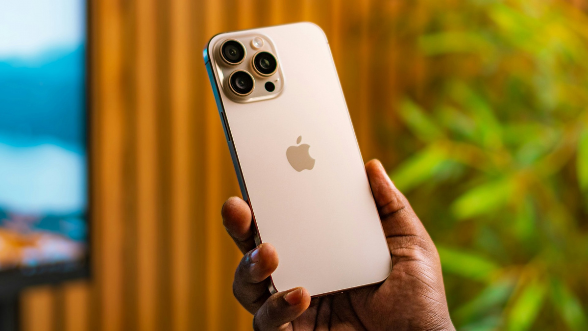 iPhone za zlomek ceny. V Česku si nově předplatíte iPhone 16 Pro jen za 649 Kč