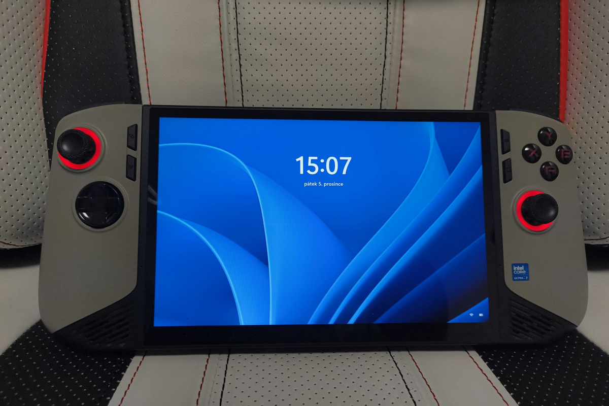 Recenze PC handheldu MSI Claw 8 AI+