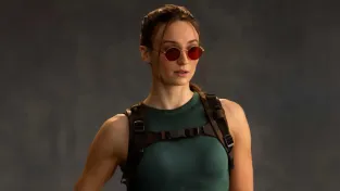 Víme, jak vypadá seriálová Lara Croft. Sophie Turner sází na klasiku