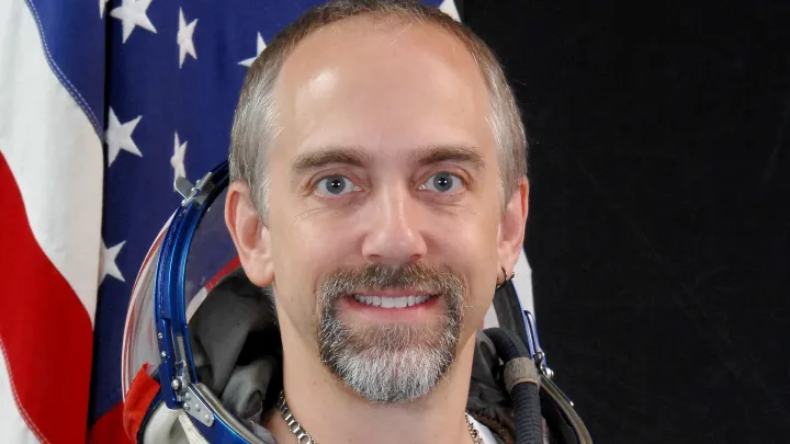 Richard Garriott chce získat zpět Ultimu. Pomoct mu má padesát let starý zákon