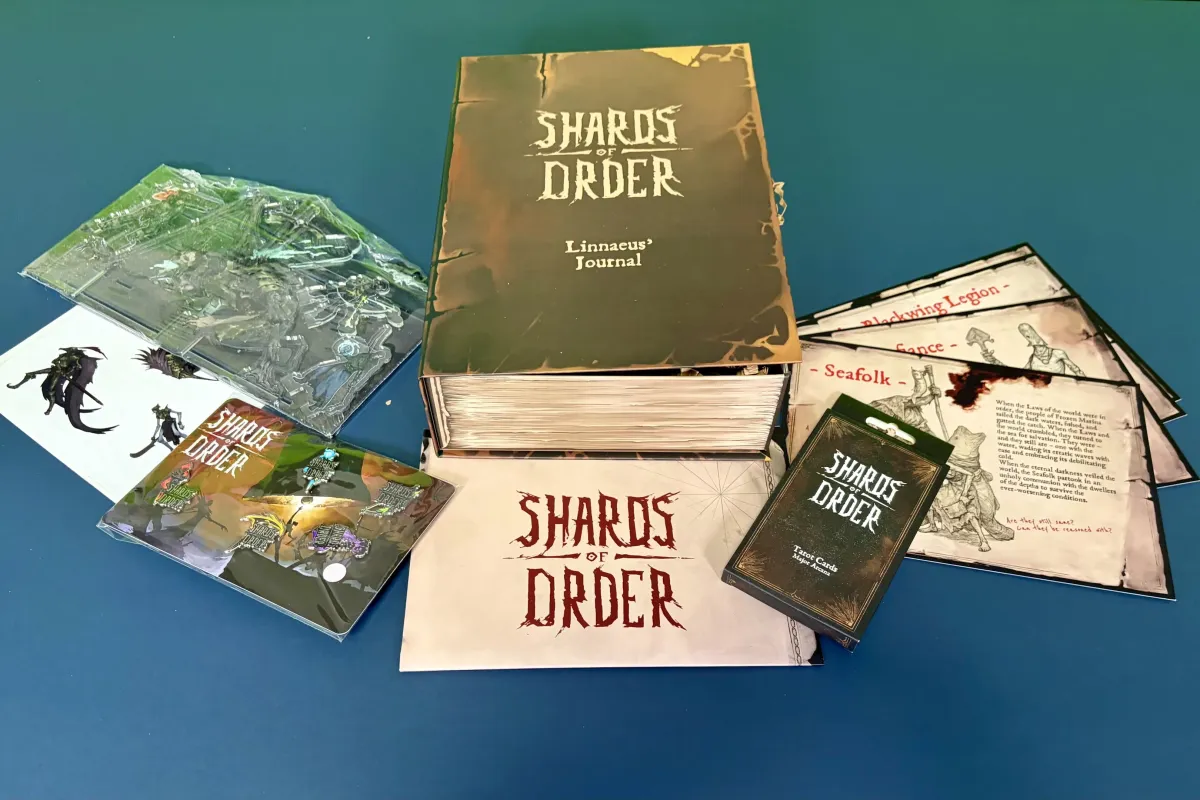 Srpnová soutěž pro členy Games Premium o hru a sběratelku Shards of Order