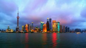 Čína asi poprvé v historii předstihla USA v počtu prodaných vozidel