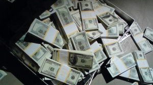 Schodek amerického rozpočtu vyšší než odhady