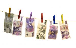 Koruna na několikaletých minimech