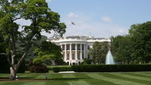 Americká ekonomika letos klesne o 1,9%