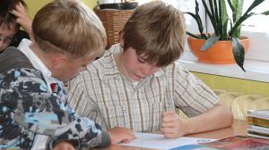 Ve školách se zatím rušit známky z chování nebudou