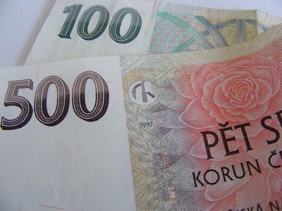 ČNB krátí úrokové sazby, hypotéky však nezlevňují. Proč?