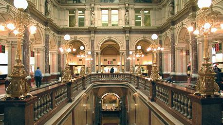 Česká spořitelna nabízí na pobočkách možnost obchodovat na pěti zahraničních burzách