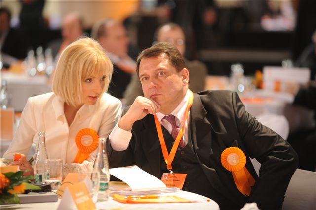 Paroubek bude požadovat snížení platů manažerů firem